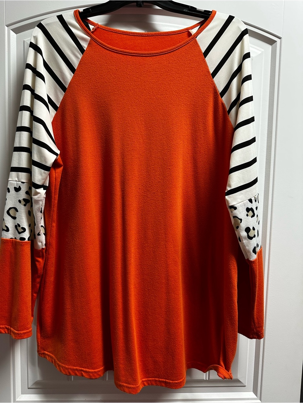 Women’s Orange Raglan Sleeve Top with Striped & Leopard Accents xl